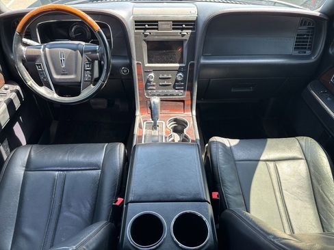 Used 2017 Lincoln Navigator L Reserve image 30