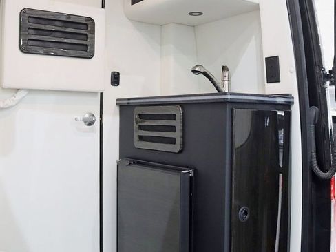 Used 2024 Mercedes-Benz Sprinter 3500 image 41