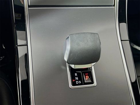 Used 2025 Land Rover Range Rover Velar Dynamic SE image 17