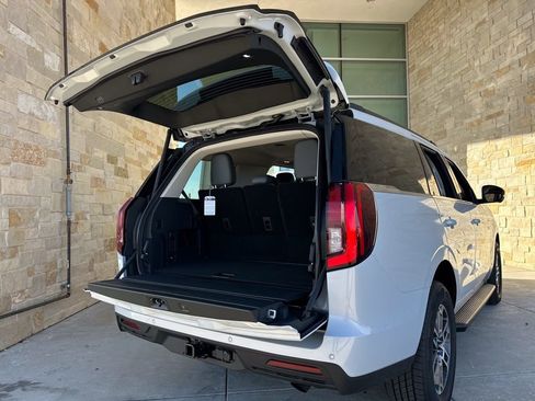 New 2026 Ford Expedition Active image 33