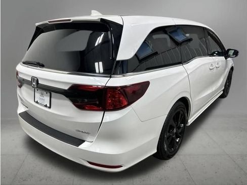 Certified 2023 Honda Odyssey Sport image 6