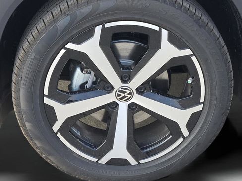New 2026 Volkswagen Tiguan SE image 8