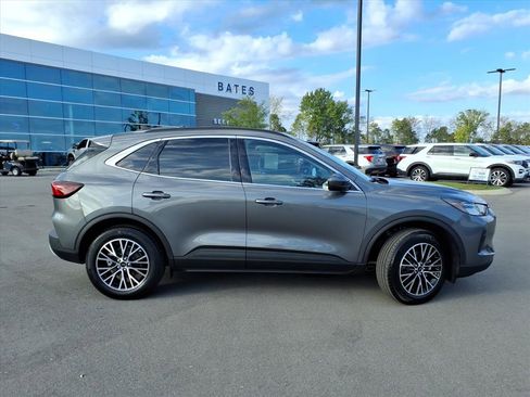 New 2026 Ford Escape SE w/ Class II Trailer Tow Package image 2