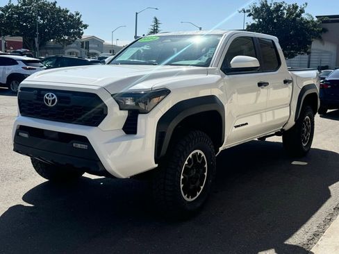 Used 2024 Toyota Tacoma TRD Off-Road image 10