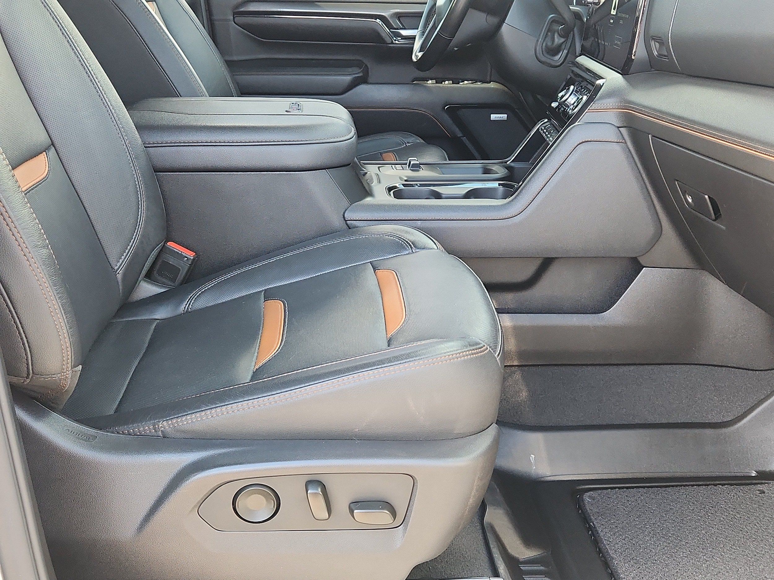 Used 2024 GMC Sierra 2500 AT4 w/ Technology Package AWD/4WD image 13