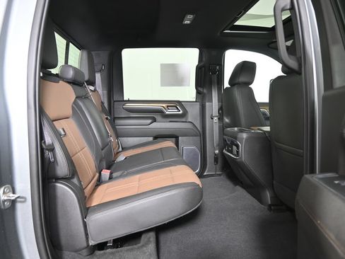 Used 2024 Chevrolet Silverado 2500 High Country w/ High Country Premium Package AWD/4WD image 17