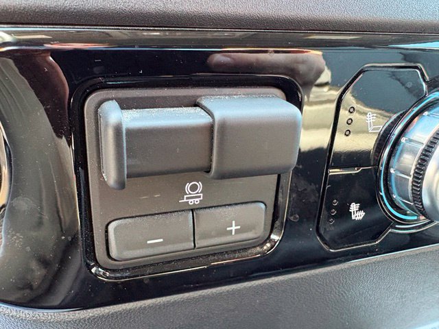 Used 2025 GMC Sierra 1500 SLT AWD/4WD image 21
