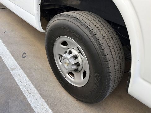 Used 2023 Chevrolet Express 2500 w/ Driver Convenience Package image 5