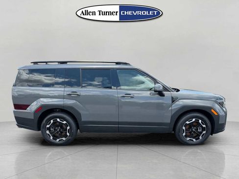 Used 2025 Hyundai Santa Fe SEL FWD image 3