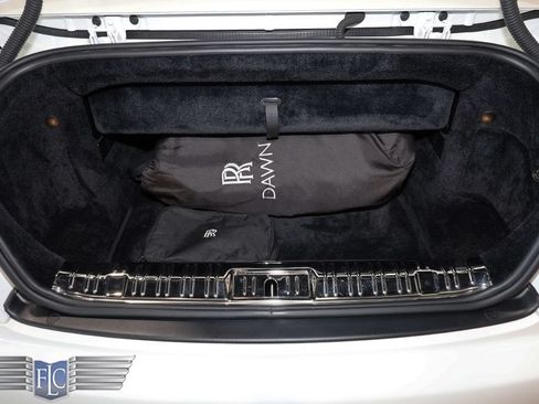 Used 2017 Rolls-Royce Dawn RWD image 39