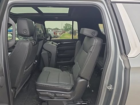 Used 2024 GMC Yukon XL Denali w/ Denali Reserve Package AWD/4WD image 23