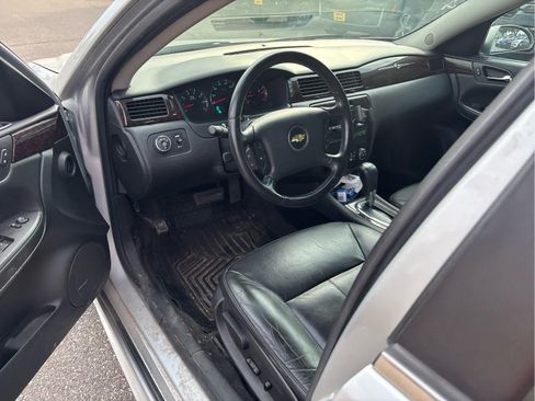 Used 2013 Chevrolet Impala LTZ FWD image 8