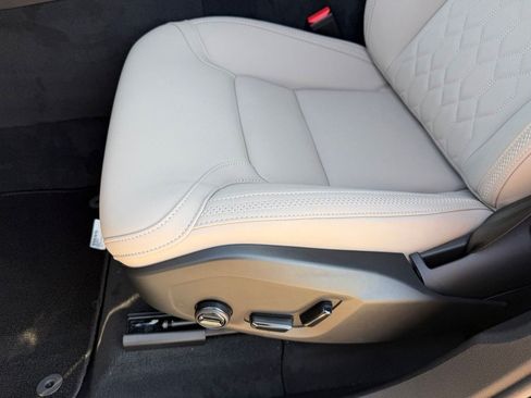 New 2027 Volvo XC60 B5 Plus AWD/4WD image 17