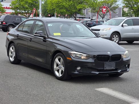 Used 2014 BMW 320i xDrive Sedan AWD/4WD image 3