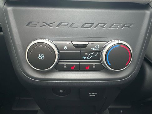 New 2026 Ford Explorer Platinum w/ LUX Leather Package AWD/4WD image 18