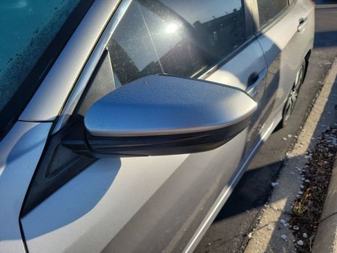 Used 2018 Honda Civic EX-L image 6