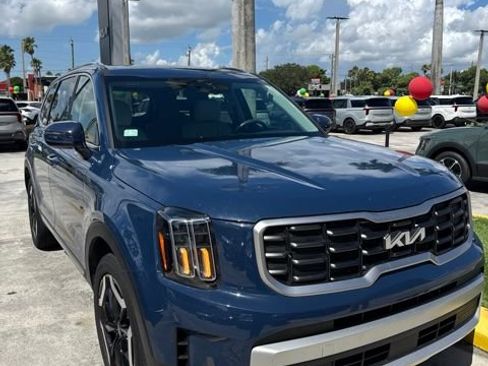 Certified 2024 Kia Telluride S w/ S Sunroof Package FWD image 2
