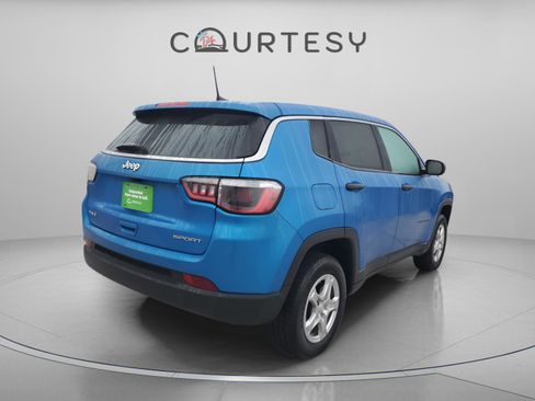 Certified 2022 Jeep Compass Sport image 3