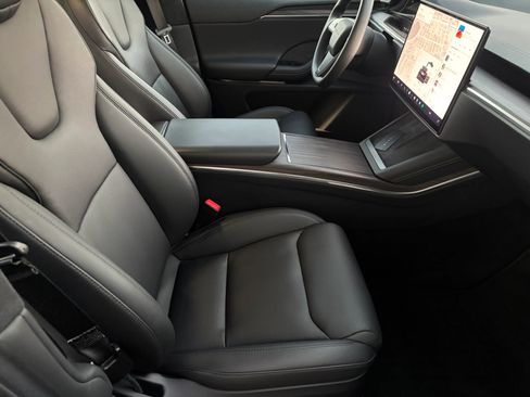 Used 2023 Tesla Model X Standard Sport Utility 4D image 12