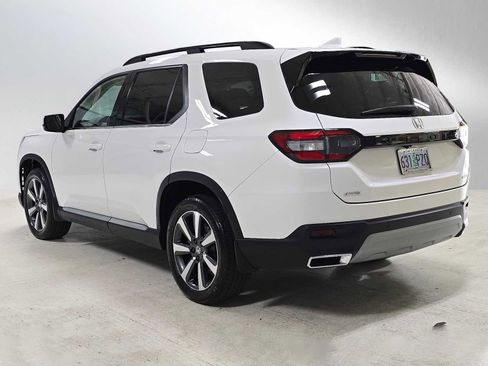 Used 2025 Honda Pilot Touring image 5