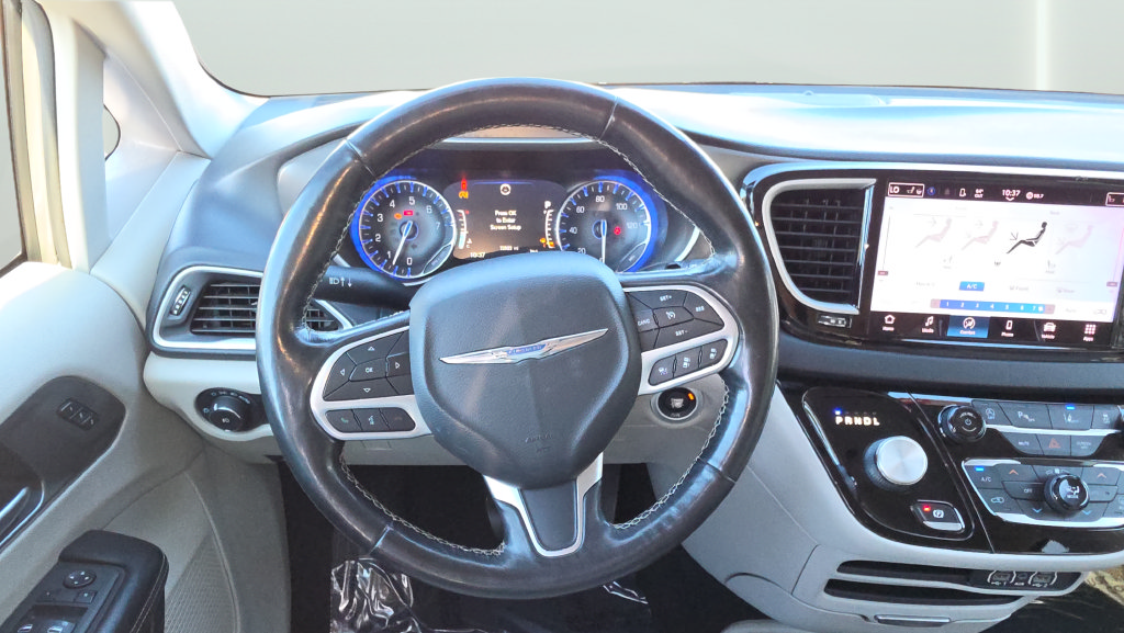 Used 2021 Chrysler Pacifica Touring-L FWD image 10