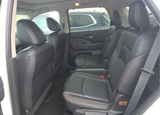 Certified 2024 Nissan Pathfinder SL w/ SL Premium Package FWD image 9
