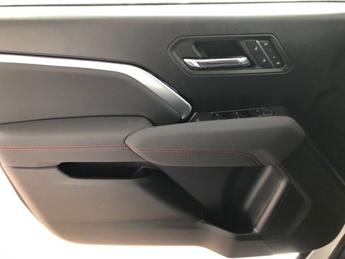 Used 2025 Chevrolet Colorado Z71 w/ Technology Package image 32