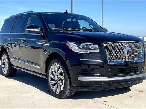 Used 2023 Lincoln Navigator Reserve image 13