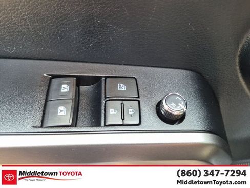Used 2017 Toyota Tacoma TRD Sport w/ Tow Package (A/T) AWD/4WD image 10