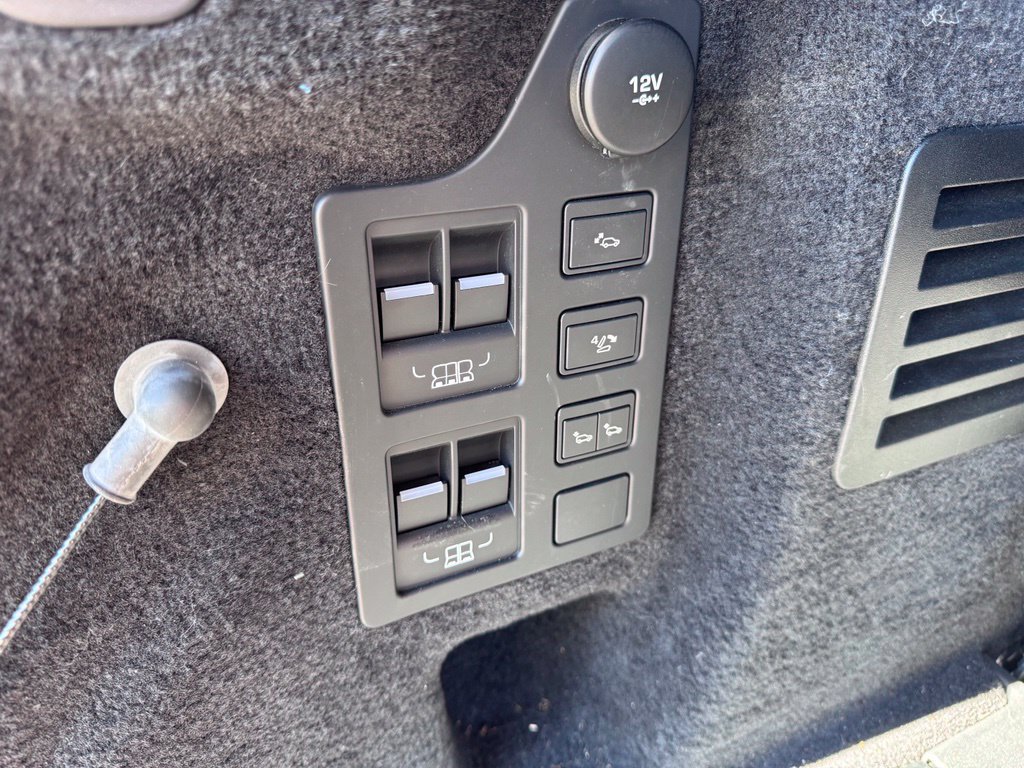 Used 2018 Land Rover Discovery HSE AWD/4WD image 13