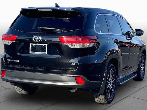 Used 2018 Toyota Highlander SE FWD image 13