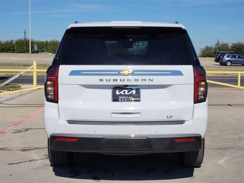 Used 2024 Chevrolet Suburban LT image 6