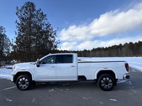 Used 2024 GMC Sierra 3500 Denali w/ Denali Reserve Package image 4