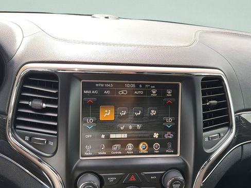 Used 2017 Jeep Grand Cherokee Overland w/ Jeep Active Safety Group AWD/4WD image 17