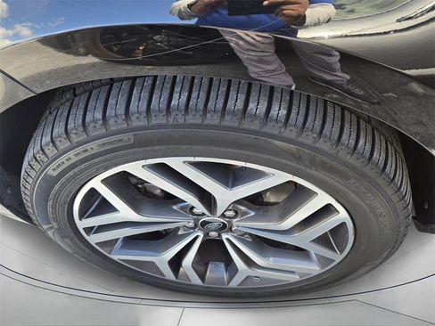 Used 2023 Land Rover Range Rover Evoque R-Dynamic S image 4