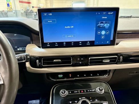 Used 2023 Lincoln Nautilus Reserve AWD/4WD image 4