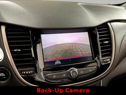 Used 2020 Chevrolet Trax LT w/ LT Convenience Package FWD image 10