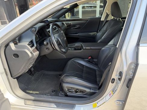 Used 2019 Lexus ES 300h w/ Accessory Package 2 FWD image 12