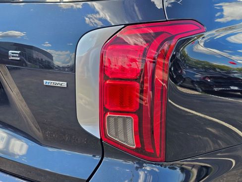 Used 2024 Hyundai Palisade Limited AWD/4WD image 9