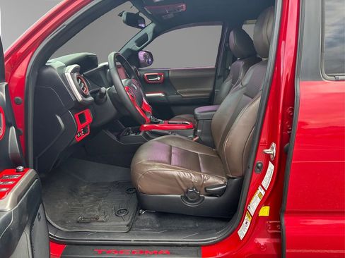 Used 2016 Toyota Tacoma Limited w/ Towing Package AWD/4WD image 9