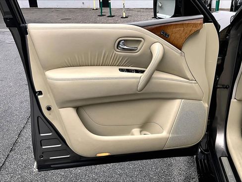 Used 2013 INFINITI QX56 w/ Theater Pkg image 20