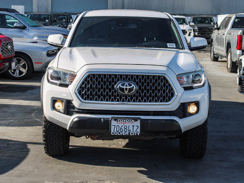 Used 2019 Toyota Tacoma TRD Off-Road image 2