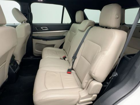 Used 2018 Ford Explorer XLT w/ Equipment Group 202A image 15