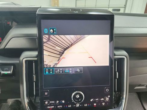 Used 2025 GMC Yukon XL Denali AWD/4WD image 28