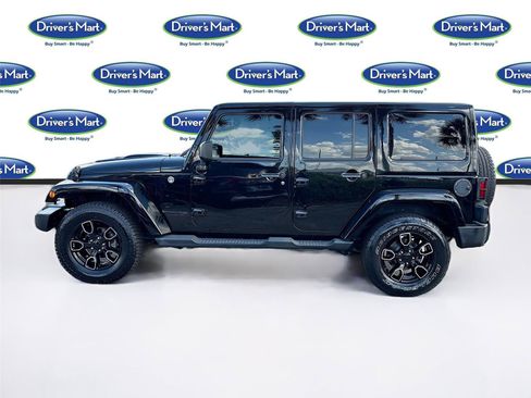 Used 2018 Jeep Wrangler Unlimited Sahara AWD/4WD image 4