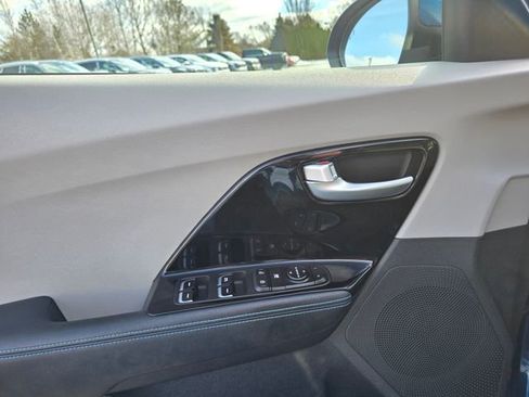 Used 2022 Kia Niro LXS image 25