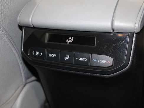 Used 2023 Toyota Highlander LE image 34