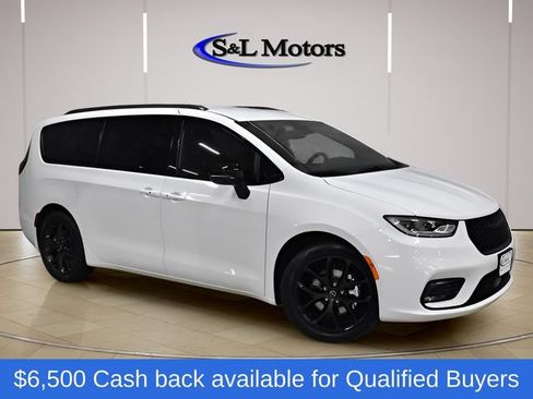 New 2026 Chrysler Pacifica Select w/ S Appearance Package FWD image 10