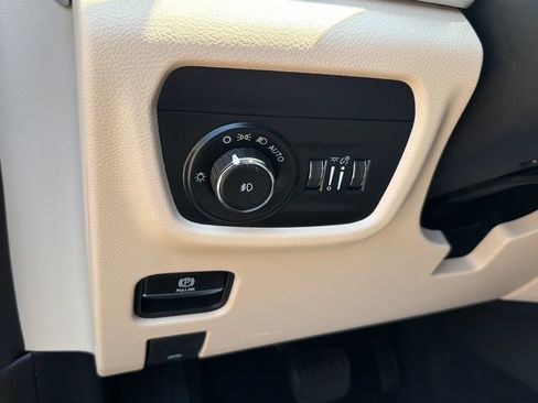 Used 2023 Jeep Grand Cherokee Limited AWD/4WD image 13