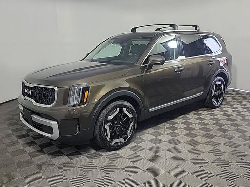 Certified 2025 Kia Telluride EX w/ EX Captain's Chair Package AWD/4WD image 12